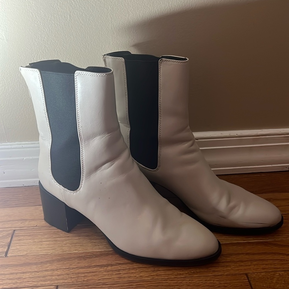 A. New day Itzel Boots Size 11